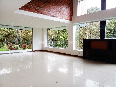 Casa de 3 alcobas en venta en Envigado, Envigado, 334 m² · foto 2 de 20
