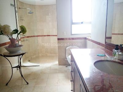 Apartamento de 3 alcobas en venta en El Poblado, Medellín, 262 m² · foto 15 de 16