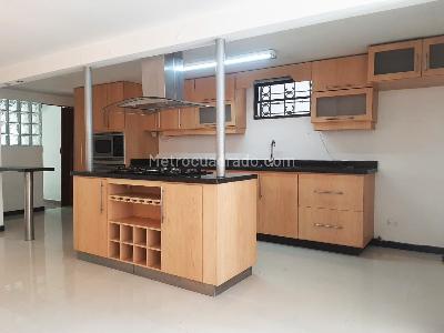 Casa de 4 alcobas en venta en El Poblado, Medellín, 234 m² · foto 5 de 18
