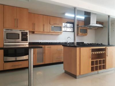 Casa de 4 alcobas en venta en El Poblado, Medellín, 234 m² · foto 6 de 18