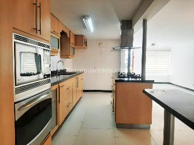Casa de 4 alcobas en venta en El Poblado, Medellín, 234 m² · foto 7 de 18