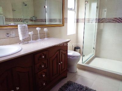 Casa de 3 alcobas en venta en El Poblado, Medellín, 360 m² · foto 16 de 18