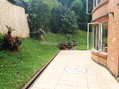 Casa de 3 alcobas en venta en El Poblado, Medellín, 360 m² · foto 17 de 18