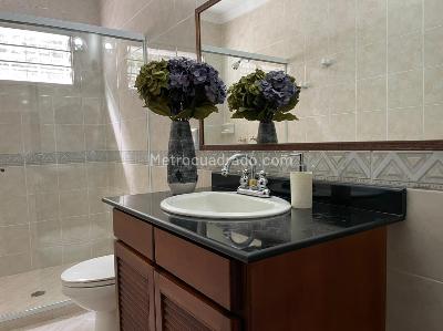 Casa de 4 alcobas en venta en El Poblado, Medellín, 500 m² · foto 16 de 19