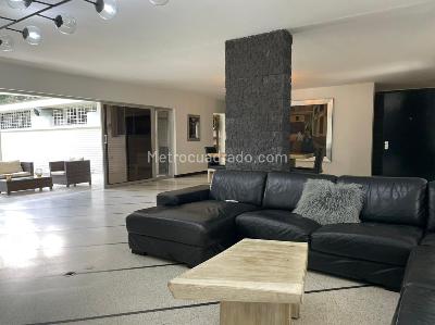 Casa de 4 alcobas en venta en El Poblado, Medellín, 500 m² · foto 3 de 19