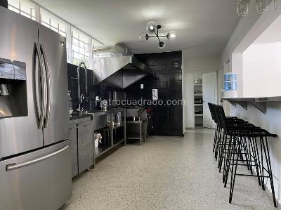 Casa de 4 alcobas en venta en El Poblado, Medellín, 500 m² · foto 7 de 19
