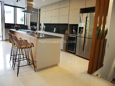 Casa de 4 alcobas en venta en El Poblado, Medellín, 720 m² · foto 9 de 20