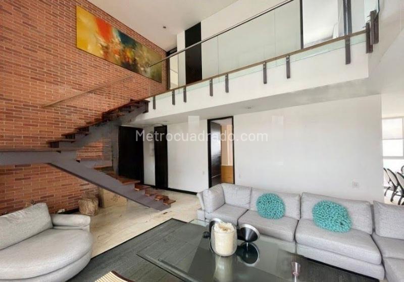 Spacious 4BR Apartment in Los Gonzales, El Poblado - 3