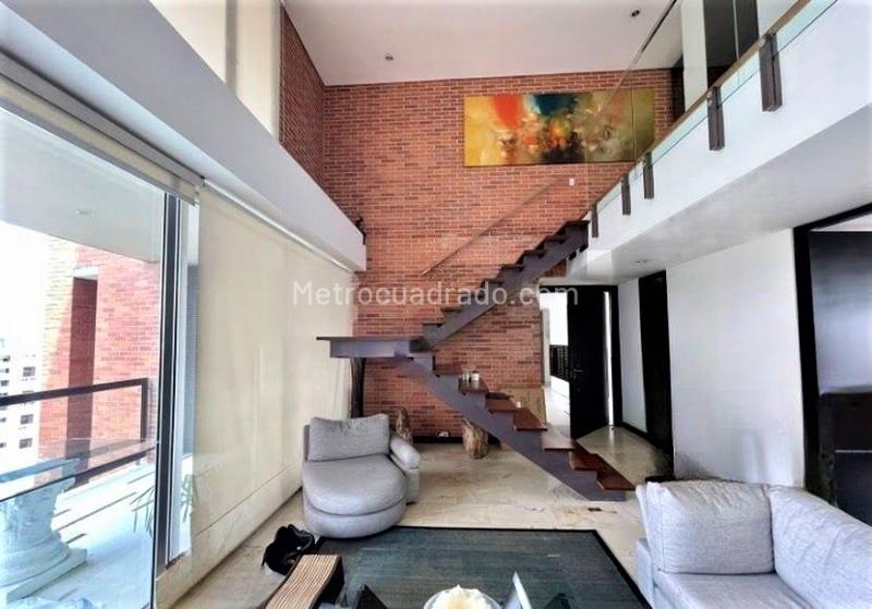 Spacious 4BR Apartment in Los Gonzales, El Poblado - 4
