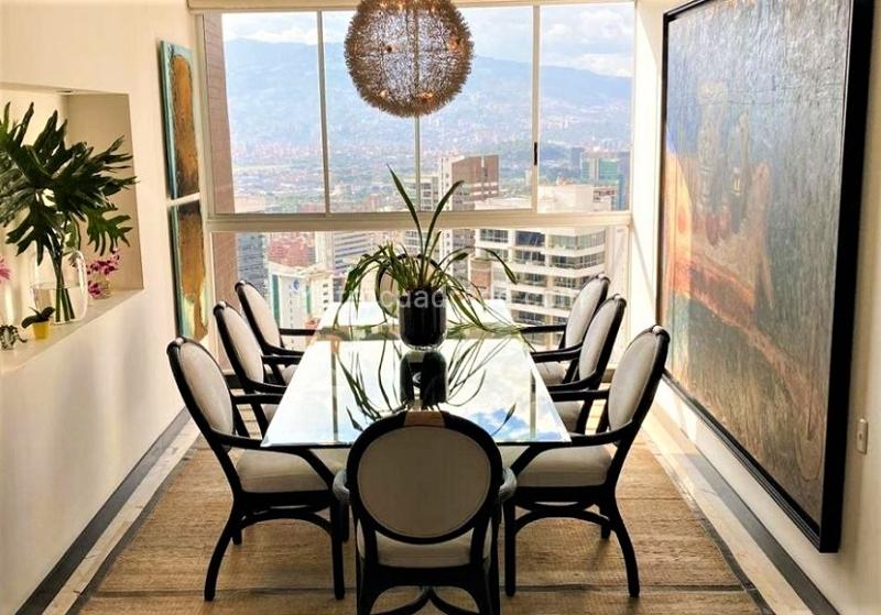 Spacious 4BR Apartment in Los Gonzales, El Poblado - 6