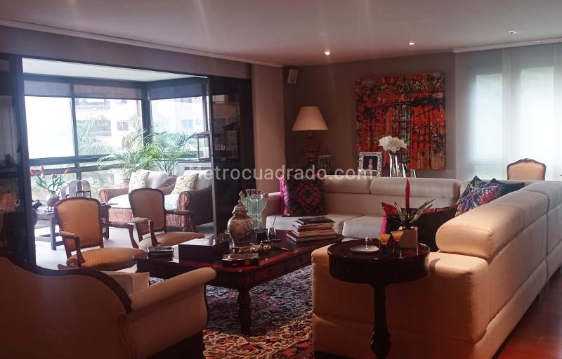 Apartamento Amoblado de 3 Alcobas con Zonas Sociales en El Poblado - 2