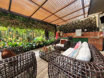 Casa de 3 alcobas en venta en El Poblado, Medellín, 269 m² · foto 14 de 16