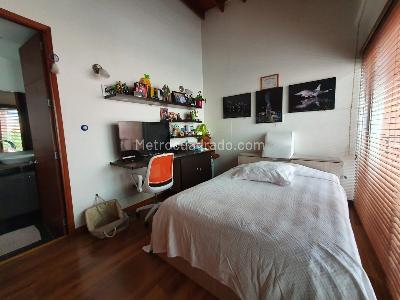 Casa de 3 alcobas en venta en El Poblado, Medellín, 269 m² · foto 9 de 16
