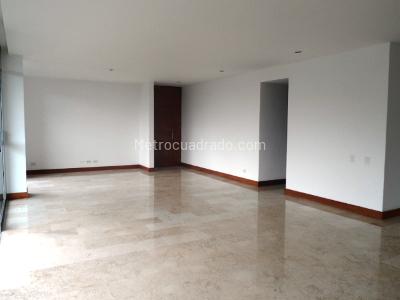 Apartamento de 3 alcobas en venta en El Poblado, Medellín, 246 m² · foto 2 de 16
