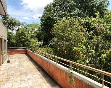 Apartamento de 3 alcobas en venta en El Poblado, Medellín, 151 m² · foto 13 de 14