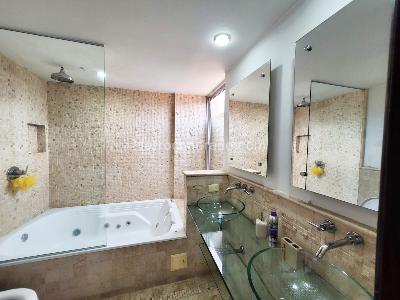 Apartamento de 5 alcobas en venta en El Poblado, Medellín, 235 m² · foto 19 de 20