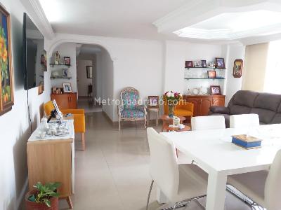 Apartamento de 3 alcobas en venta en El Poblado, Medellín, 100 m² · foto 2 de 16