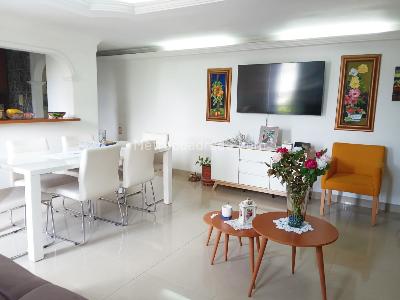 Apartamento de 3 alcobas en venta en El Poblado, Medellín, 100 m² · foto 3 de 16