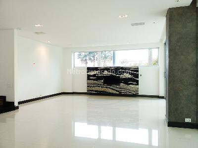 Casa de 4 alcobas en venta en El Poblado, Medellín, 800 m² · foto 2 de 19