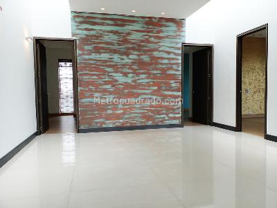 Casa de 4 alcobas en venta en El Poblado, Medellín, 800 m² · foto 9 de 19