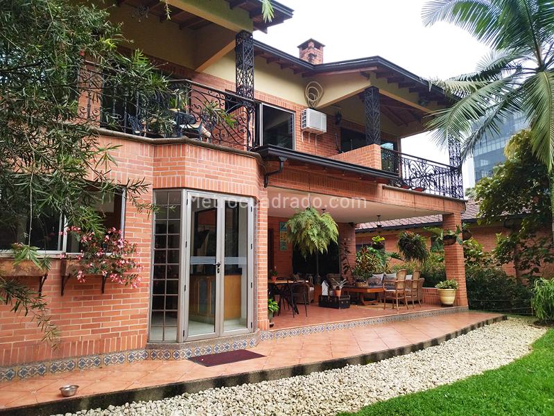 Furnished House with Garden in El Poblado