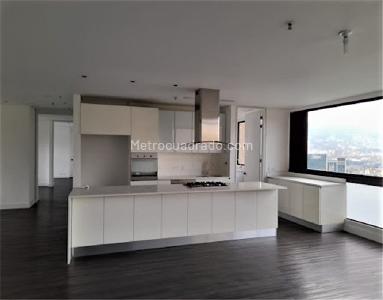 Apartamento de 4 alcobas en venta en Los Balsos, Medellín, 220 m² · foto 4 de 12