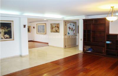 Apartamento de 3 alcobas en venta en La Florida, Medellín, 211 m² · foto 1 de 15