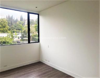 Apartamento de 3 alcobas en venta en El Castillo, Medellín, 220 m² · foto 6 de 12