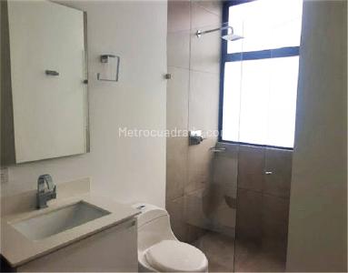Apartamento de 3 alcobas en venta en El Castillo, Medellín, 220 m² · foto 9 de 12