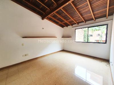 Casa de 3 alcobas en arriendo en Envigado, Medellín, 260 m² · foto 10 de 16