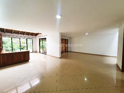 Casa de 3 alcobas en arriendo en Envigado, Medellín, 260 m² · foto 2 de 16