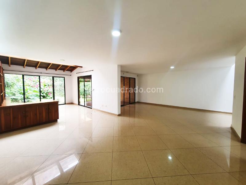 Cozy 3BR House with Garden in Castropol - 2