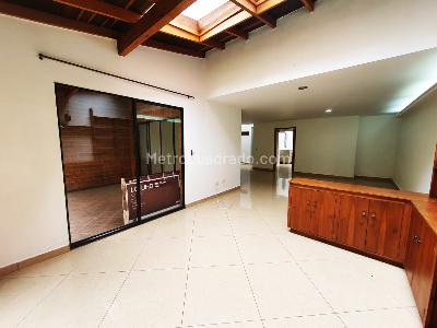 Casa de 3 alcobas en arriendo en Envigado, Medellín, 260 m² · foto 3 de 16