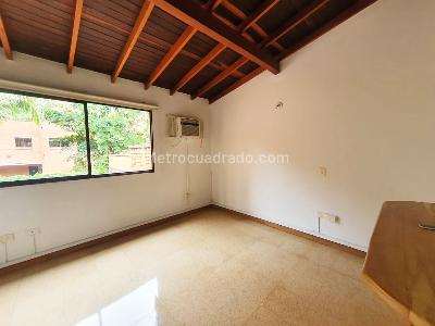 Casa de 3 alcobas en arriendo en Envigado, Medellín, 260 m² · foto 9 de 16