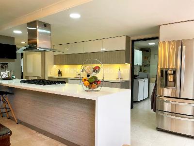 Apartamento de 3 alcobas en venta en El Tesoro, Medellín, 280 m² · foto 7 de 19