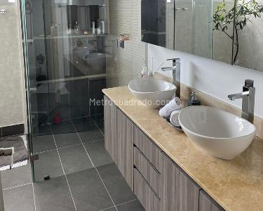 Apartamento de 3 alcobas en venta en El Poblado, Medellín, 240 m² · foto 15 de 18