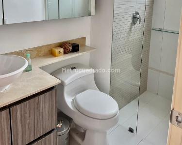 Apartamento de 3 alcobas en venta en El Poblado, Medellín, 240 m² · foto 17 de 18