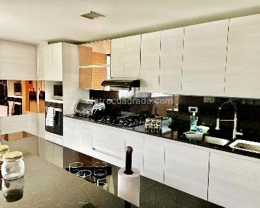 Apartamento de 3 alcobas en venta en El Poblado, Medellín, 240 m² · foto 7 de 18