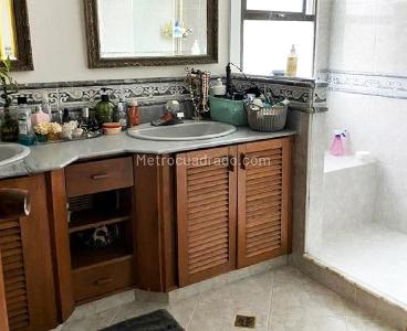 Apartamento de 4 alcobas en venta en El Poblado, Medellín, 268 m² · foto 13 de 14