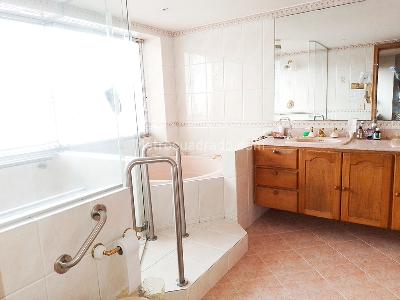 Apartamento de 4 alcobas en venta en El Poblado, Medellín, 451 m² · foto 17 de 18