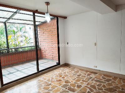 Apartamento de 3 alcobas en venta en Los Balsos, Medellín, 200 m² · foto 2 de 17