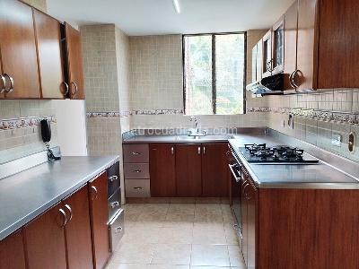 Apartamento de 3 alcobas en venta en Los Balsos, Medellín, 200 m² · foto 3 de 17