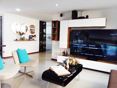 Casa de 4 alcobas en venta en Envigado, Envigado, 224 m² · foto 2 de 19