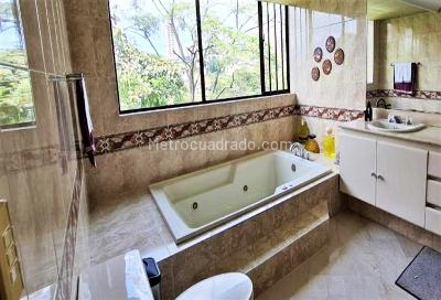 Apartamento de 4 alcobas en venta en El Poblado, Medellín, 278 m² · foto 15 de 15