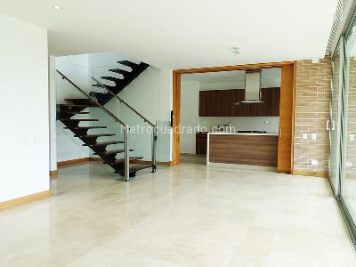 Casa de 3 alcobas en venta en Envigado, Envigado, 384 m² · foto 2 de 20