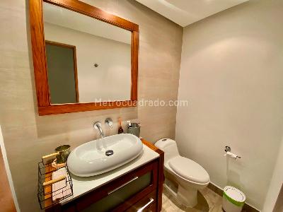 Casa de 3 alcobas en venta en El Poblado, Medellín, 270 m² · foto 10 de 15