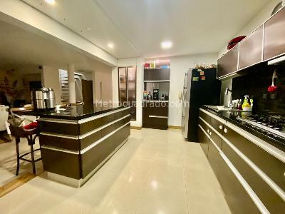 Casa de 3 alcobas en venta en El Poblado, Medellín, 270 m² · foto 4 de 15