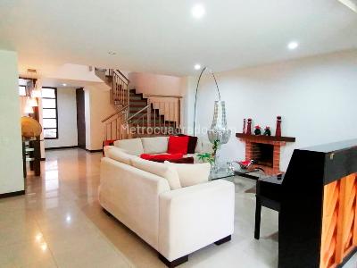 Casa de 3 alcobas en venta en Envigado, Envigado, 295 m² · foto 2 de 15