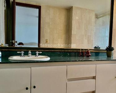 Apartamento de 4 alcobas en venta en El Poblado, Medellín, 203 m² · foto 14 de 15