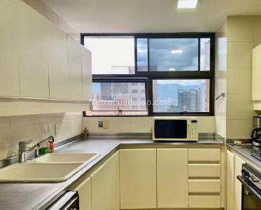 Apartamento de 4 alcobas en venta en El Poblado, Medellín, 203 m² · foto 4 de 15